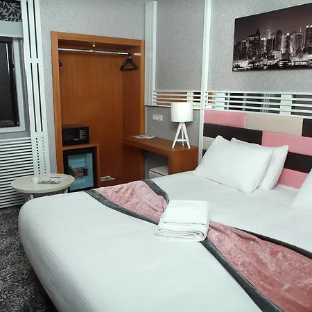 Hotell Manhattan 4*