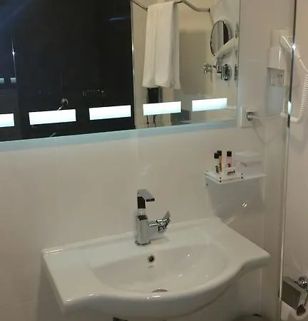 Manhattan Hotell 4*