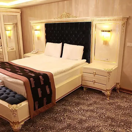 Manhattan Hotell 4*