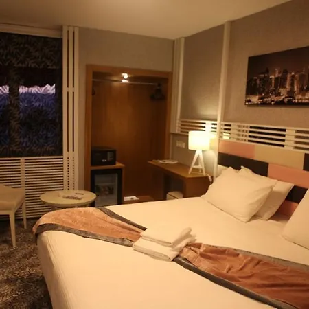 Manhattan Hotel 4*