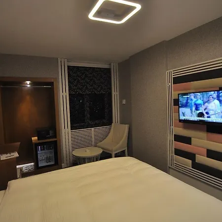 Manhattan Hotel 4*