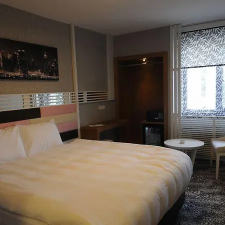 Manhattan Hotel