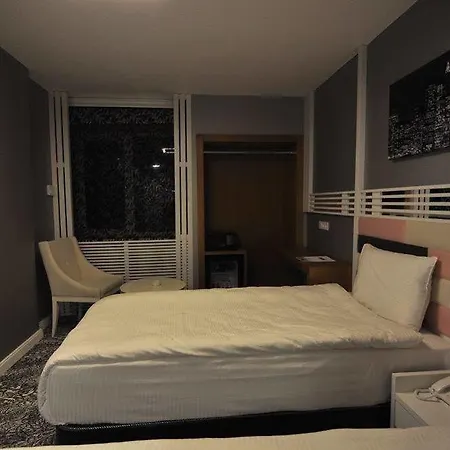 Manhattan Hotell 4*
