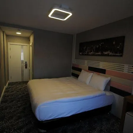 Manhattan Hotell 4*