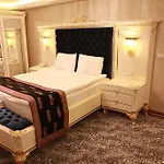 Manhattan Hotel 4*