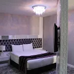 Manhattan Hotel